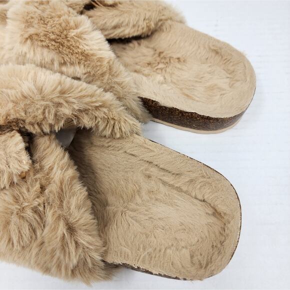 Fluffy Cozy Faux Fur Camel Slippers Gold Buckle Women's Size 9-10 New in Box - Picture 12 of 16